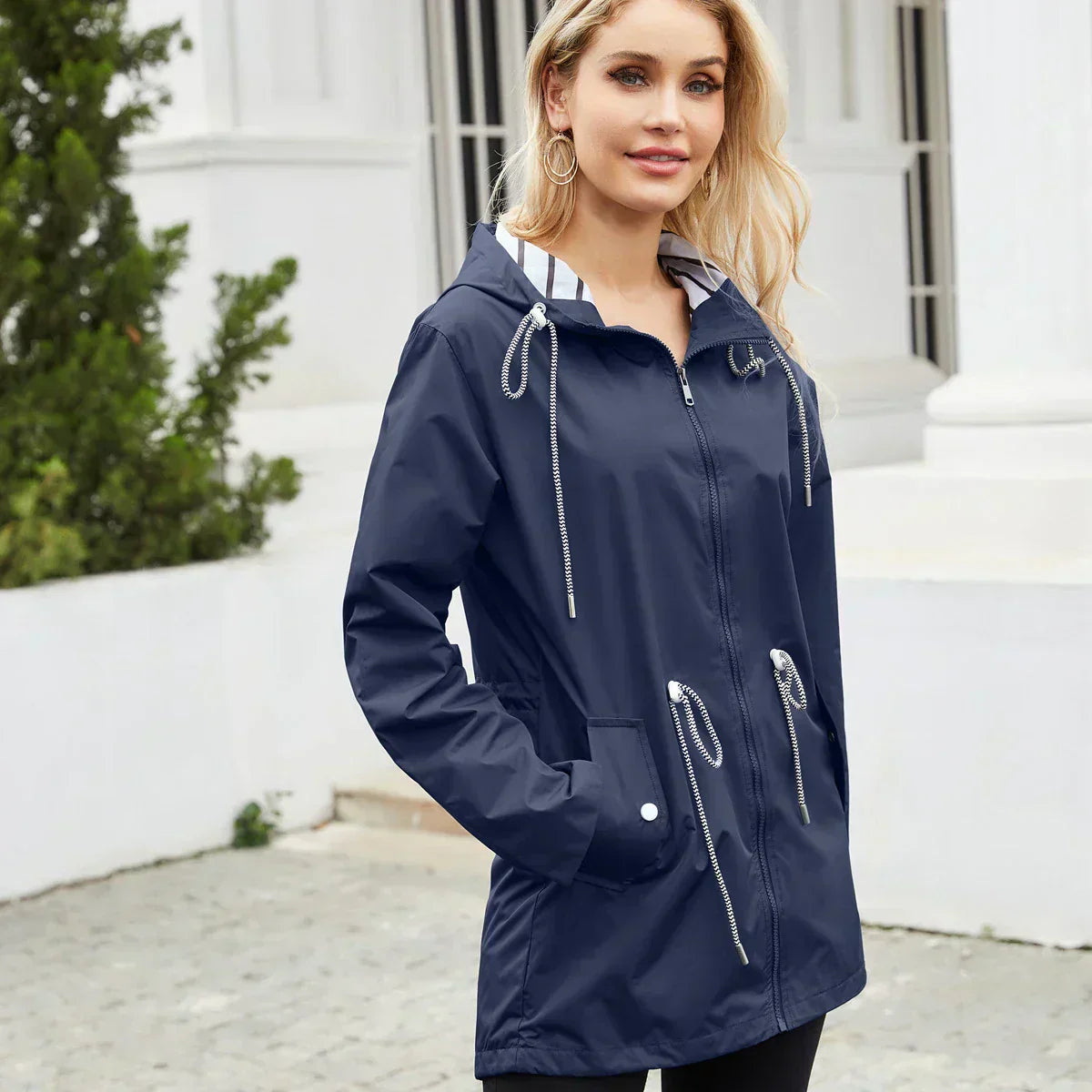 Leichte Windjacke mit Seitentaschen für Damen