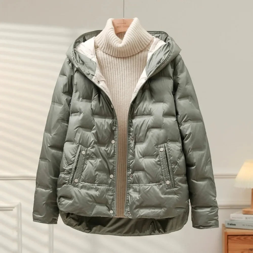 Aurora – Elegante Daunenjacke mit Kapuze