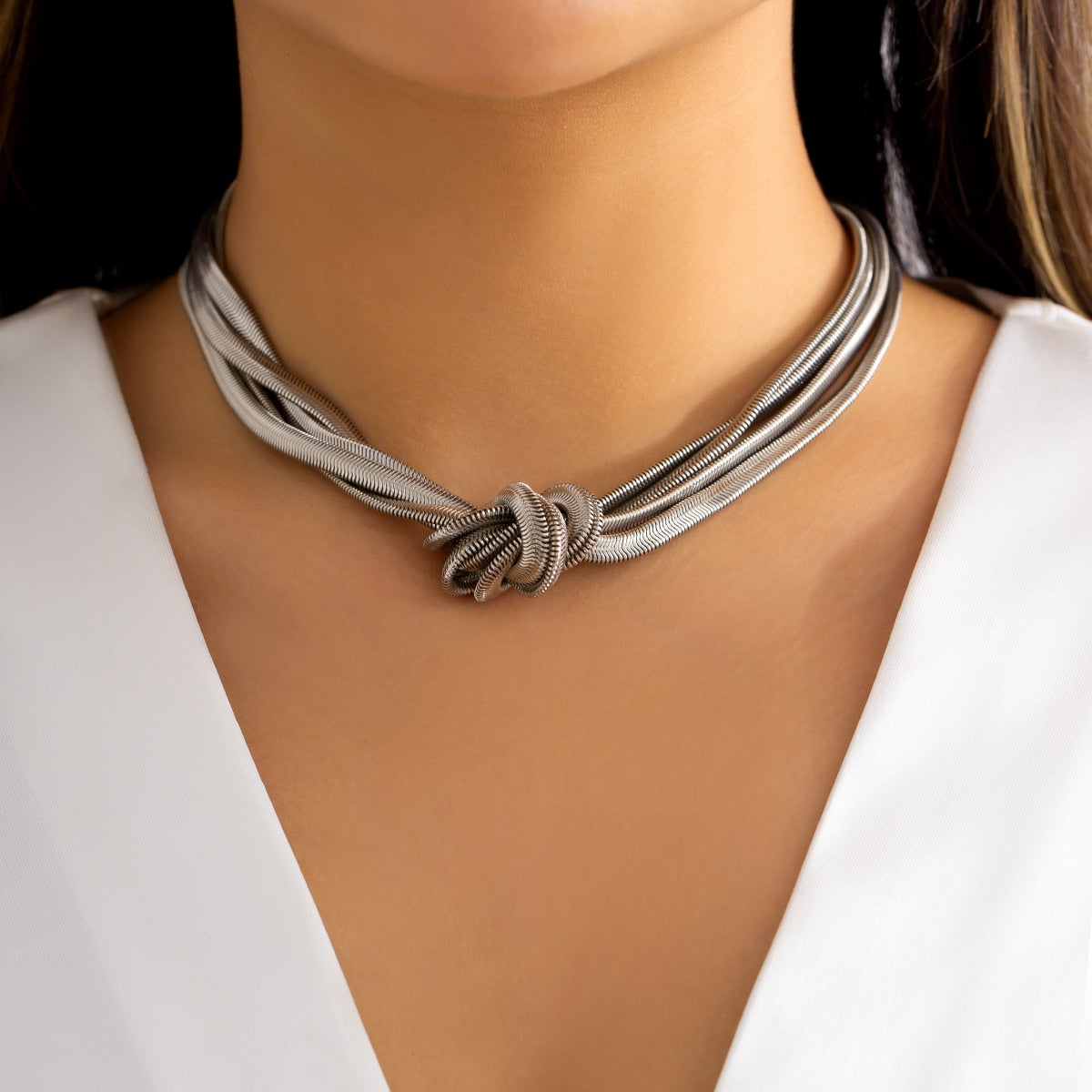 Vailea | Gold Wrapped Button Necklace für Frauen