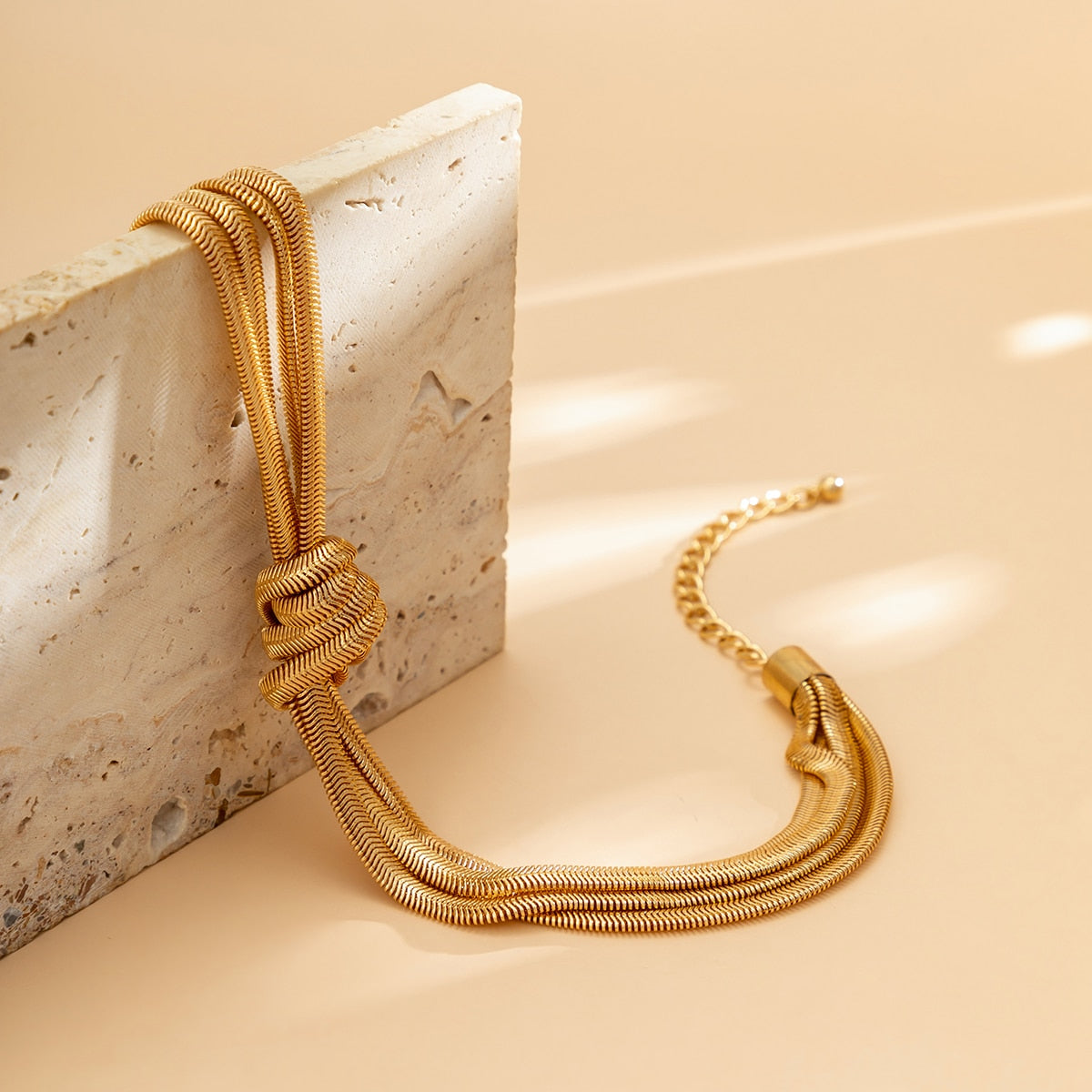 Vailea | Gold Wrapped Button Necklace für Frauen