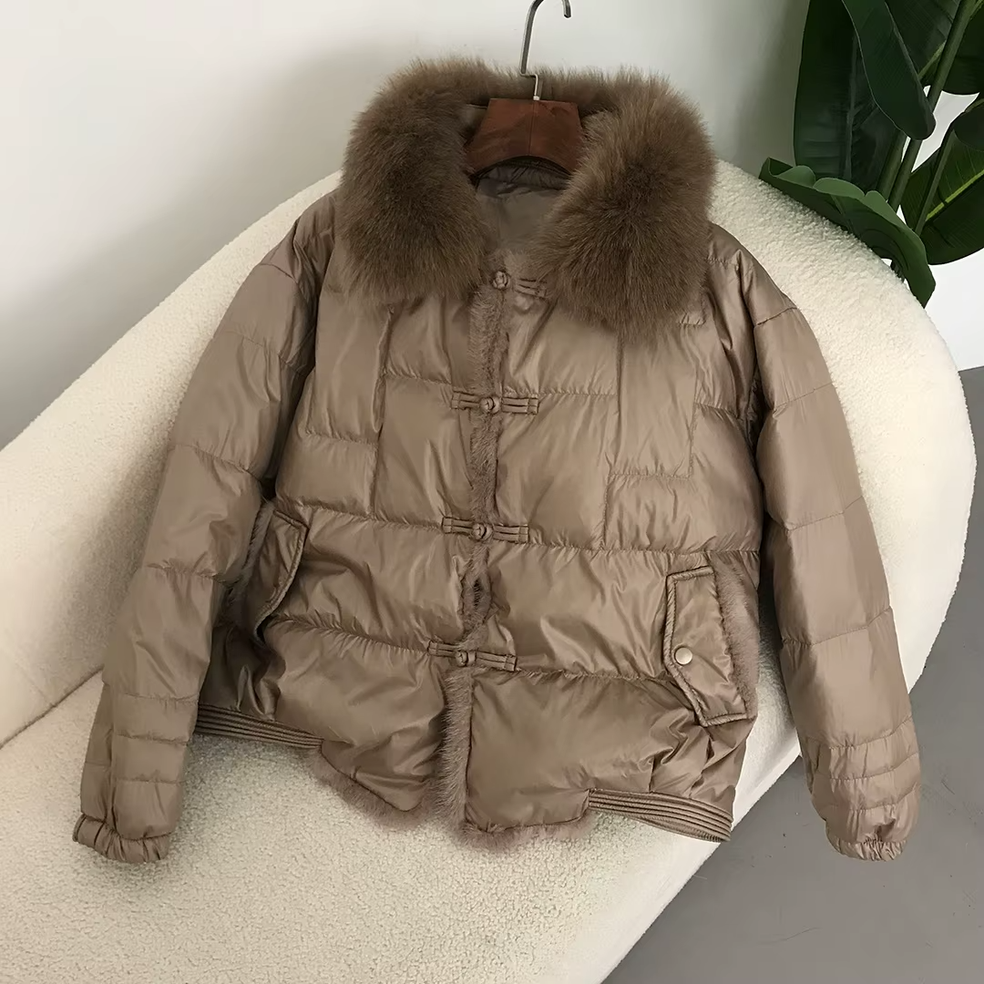 Valentina – Luxuriöse Daunenjacke mit Pelzkragen