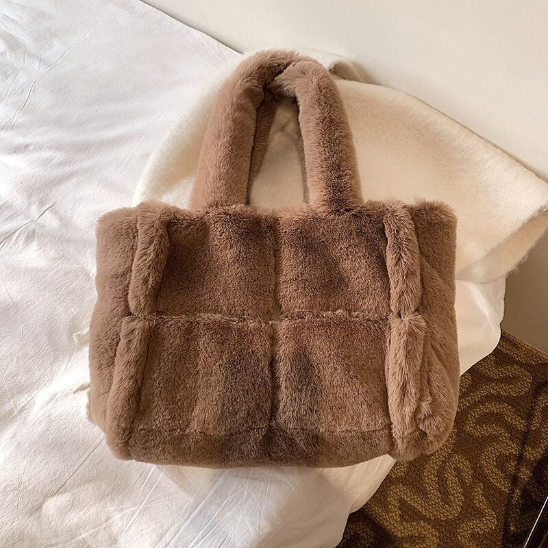 Kuschelige Handtasche | Weiches Kunstfell | Winterlicher Chic