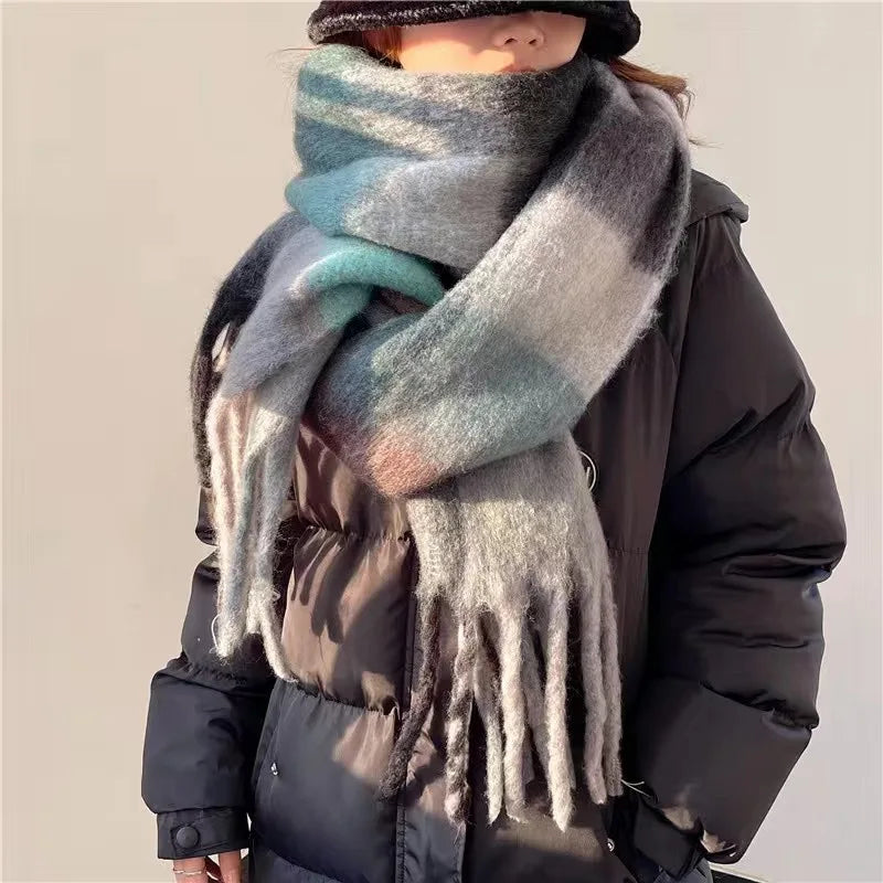 Bunter Schal aus Wolle - Hält warm & stylish