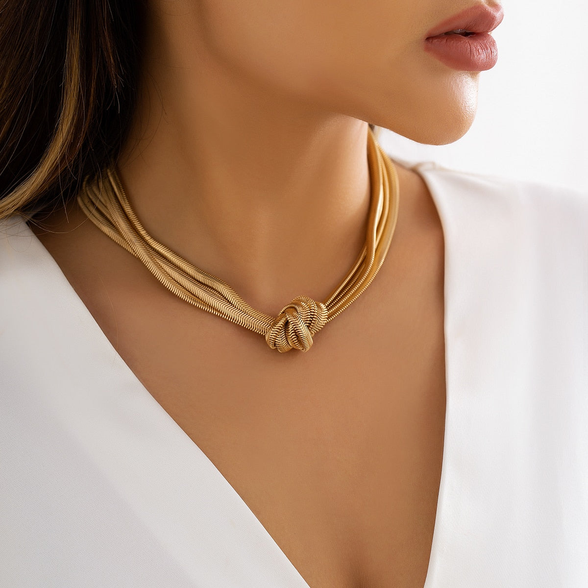 Vailea | Gold Wrapped Button Necklace für Frauen