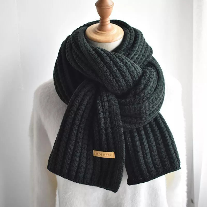 Warmer gestrickter Winterschal