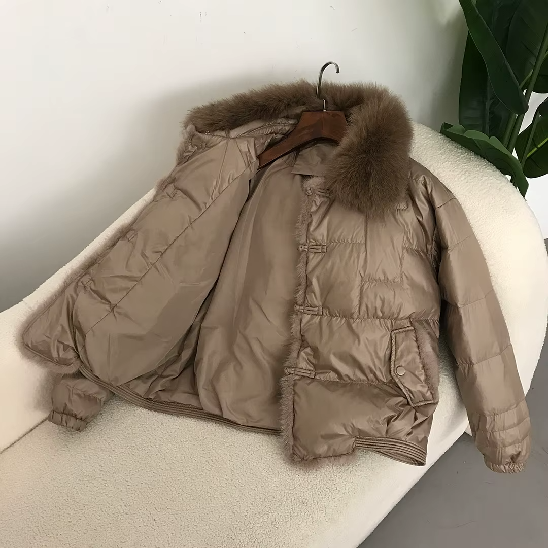 Valentina – Luxuriöse Daunenjacke mit Pelzkragen
