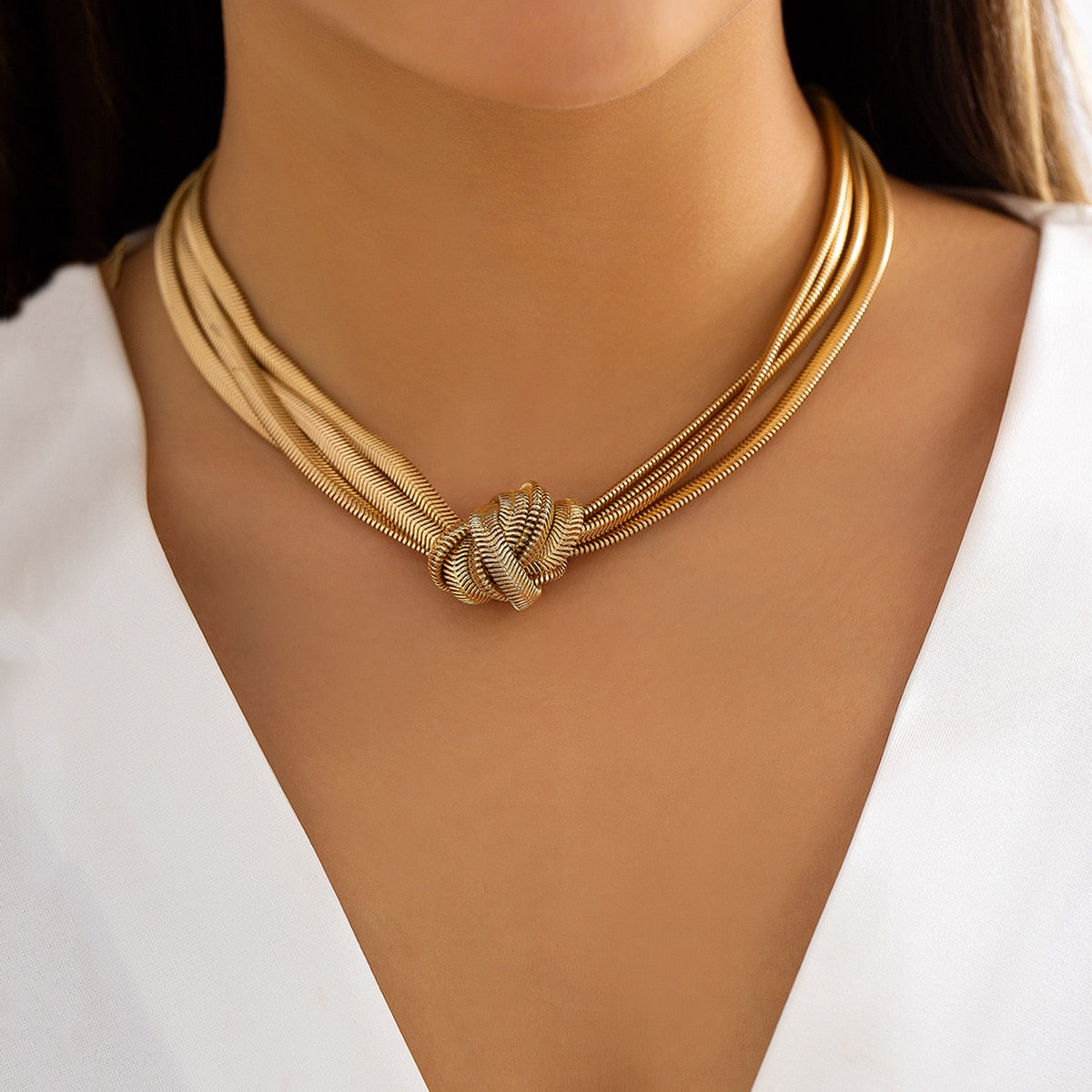 Vailea | Gold Wrapped Button Necklace für Frauen