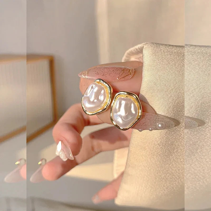 Amarila-Ohrringe: Elegante Perlen-Ohrringe im geometrischen Design