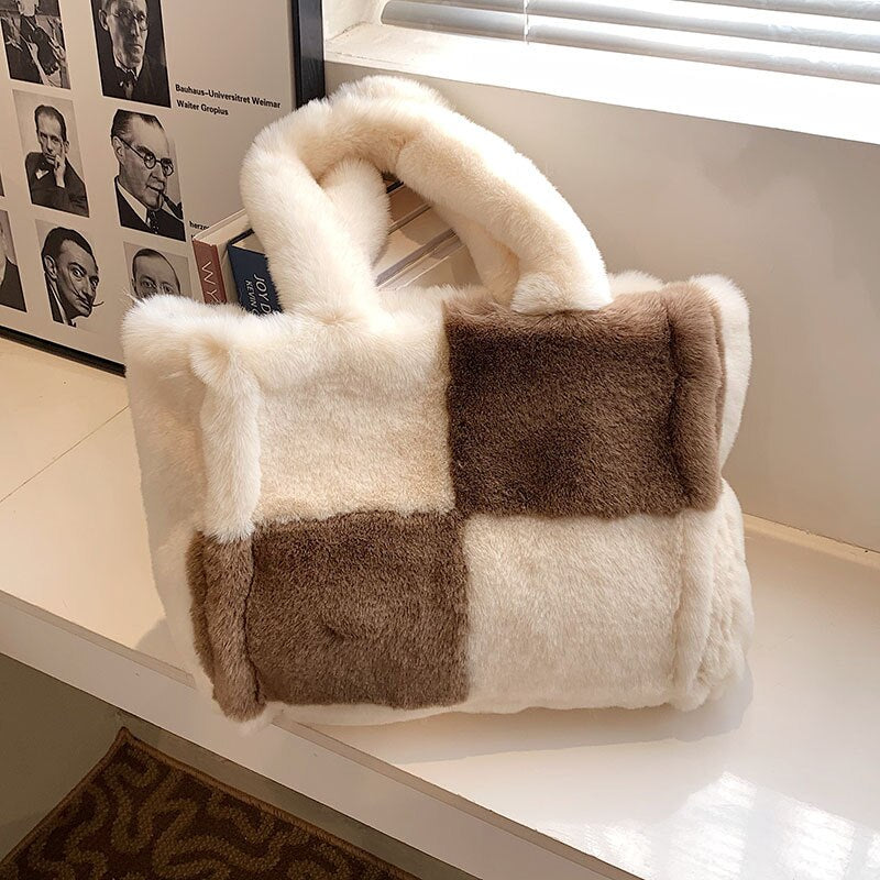 Kuschelige Handtasche | Weiches Kunstfell | Winterlicher Chic