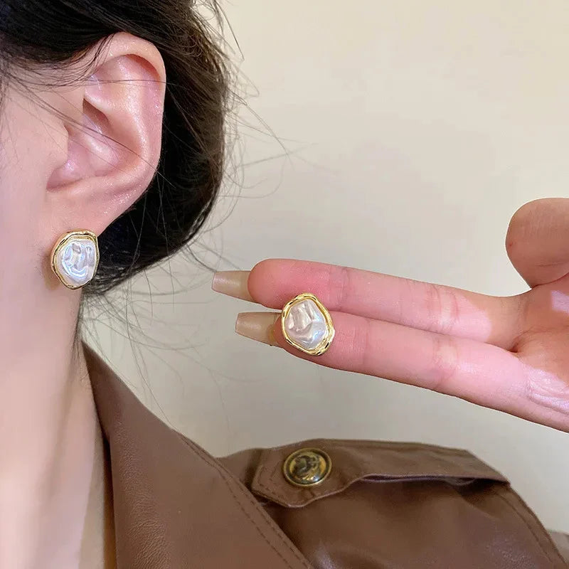 Amarila-Ohrringe: Elegante Perlen-Ohrringe im geometrischen Design
