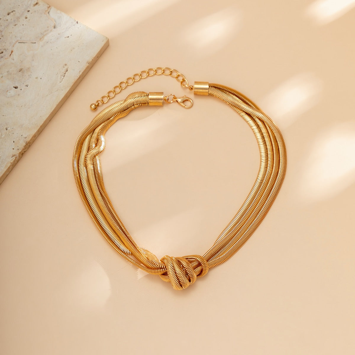 Vailea | Gold Wrapped Button Necklace für Frauen