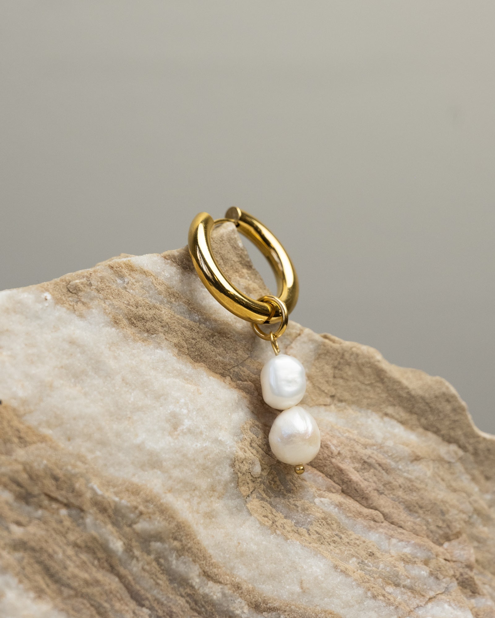 Idalie - Goldene Perlen-Ohrringe
