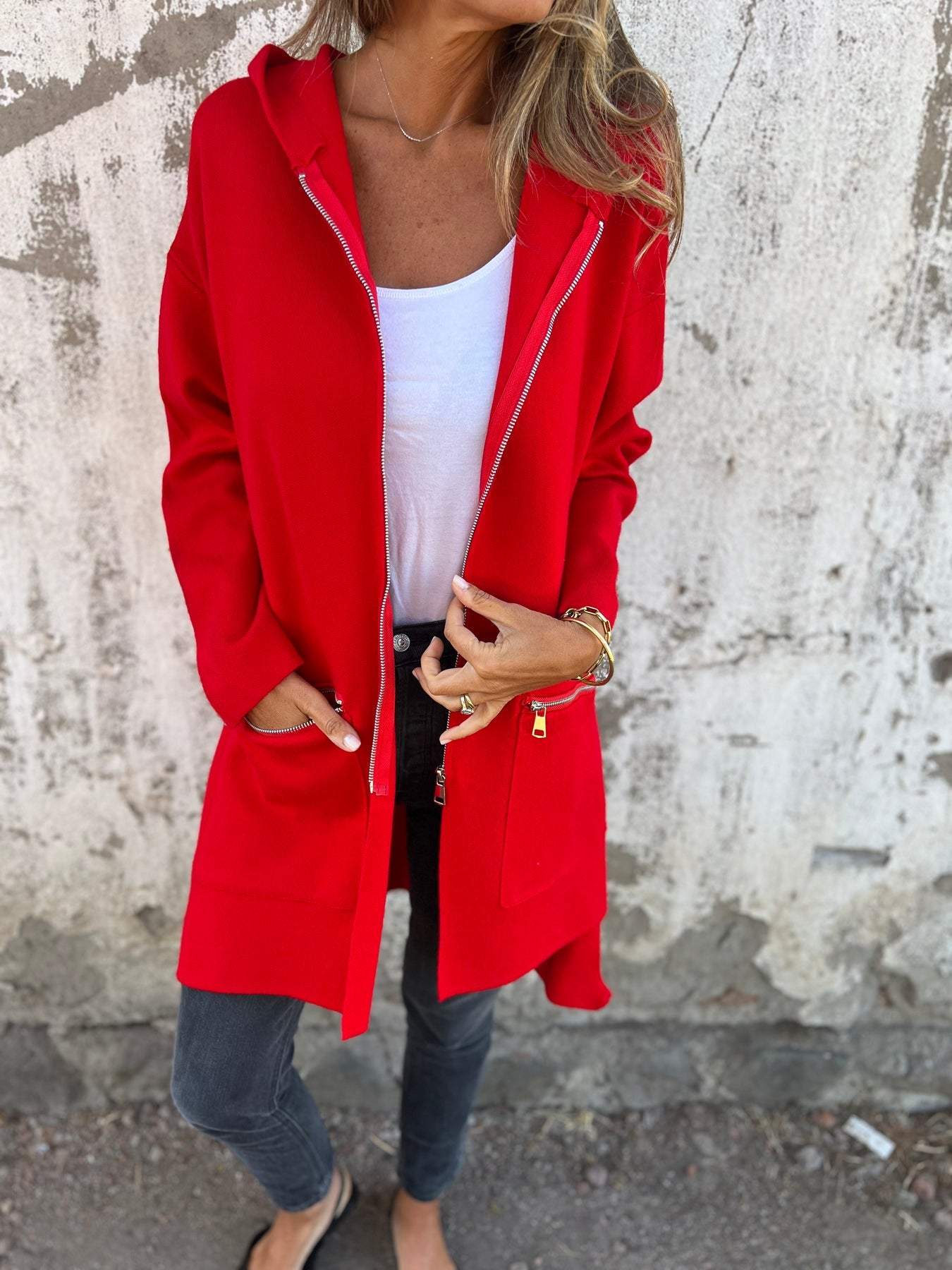 Lange Strickjacke mit Kapuze