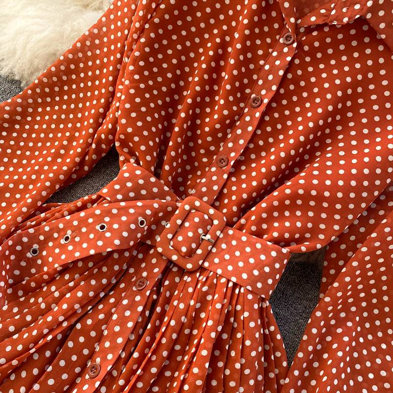 Kine Gepunktetes Kleid mit Taillengürtel