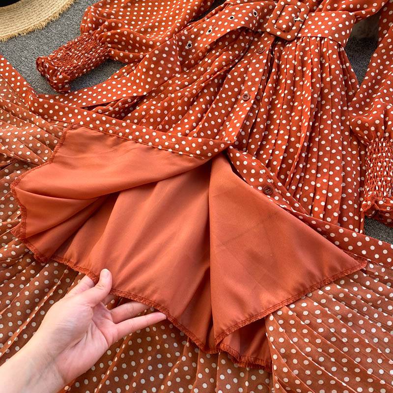 Kine Gepunktetes Kleid mit Taillengürtel